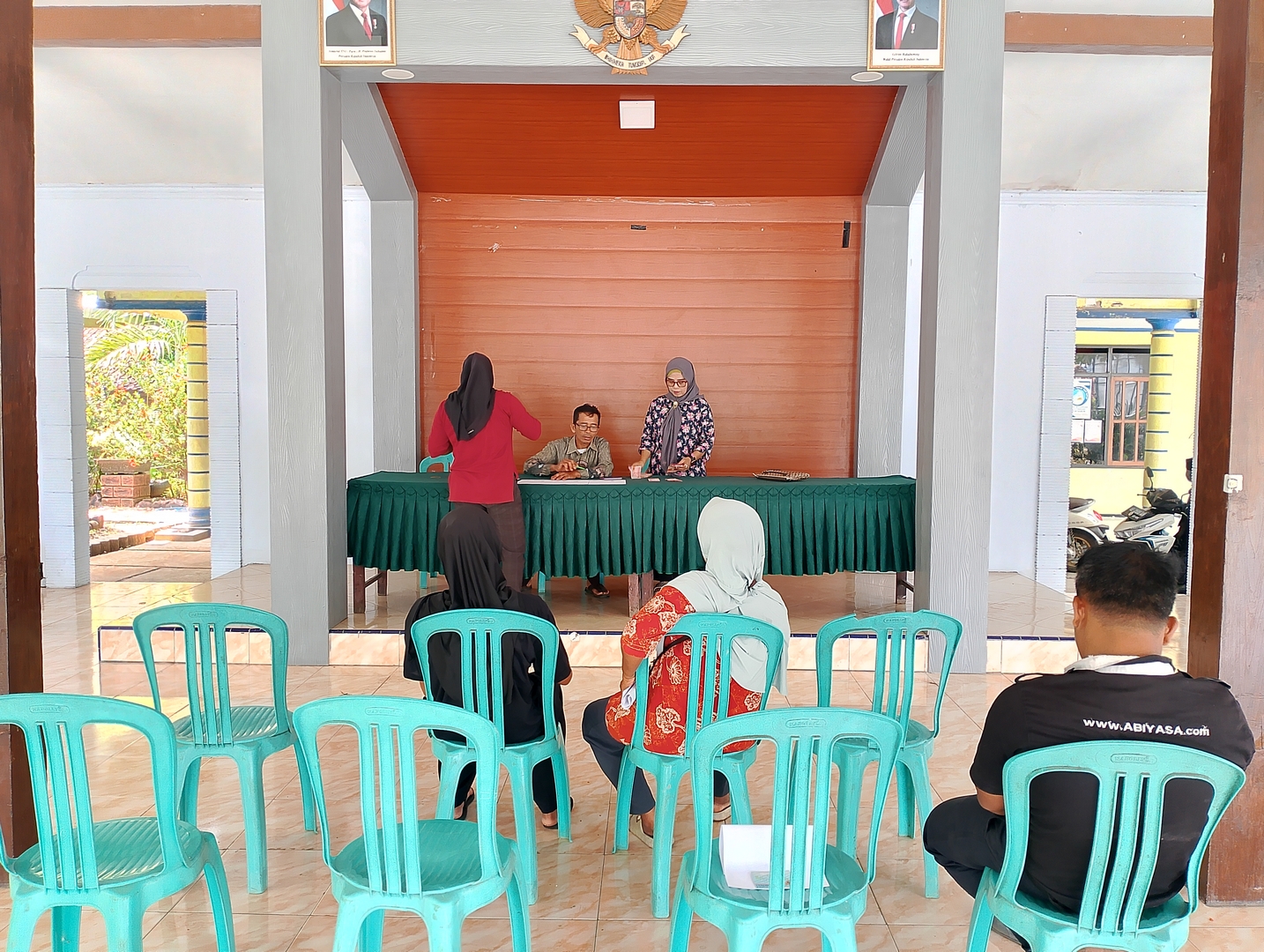 KPM Menerima Bantuan