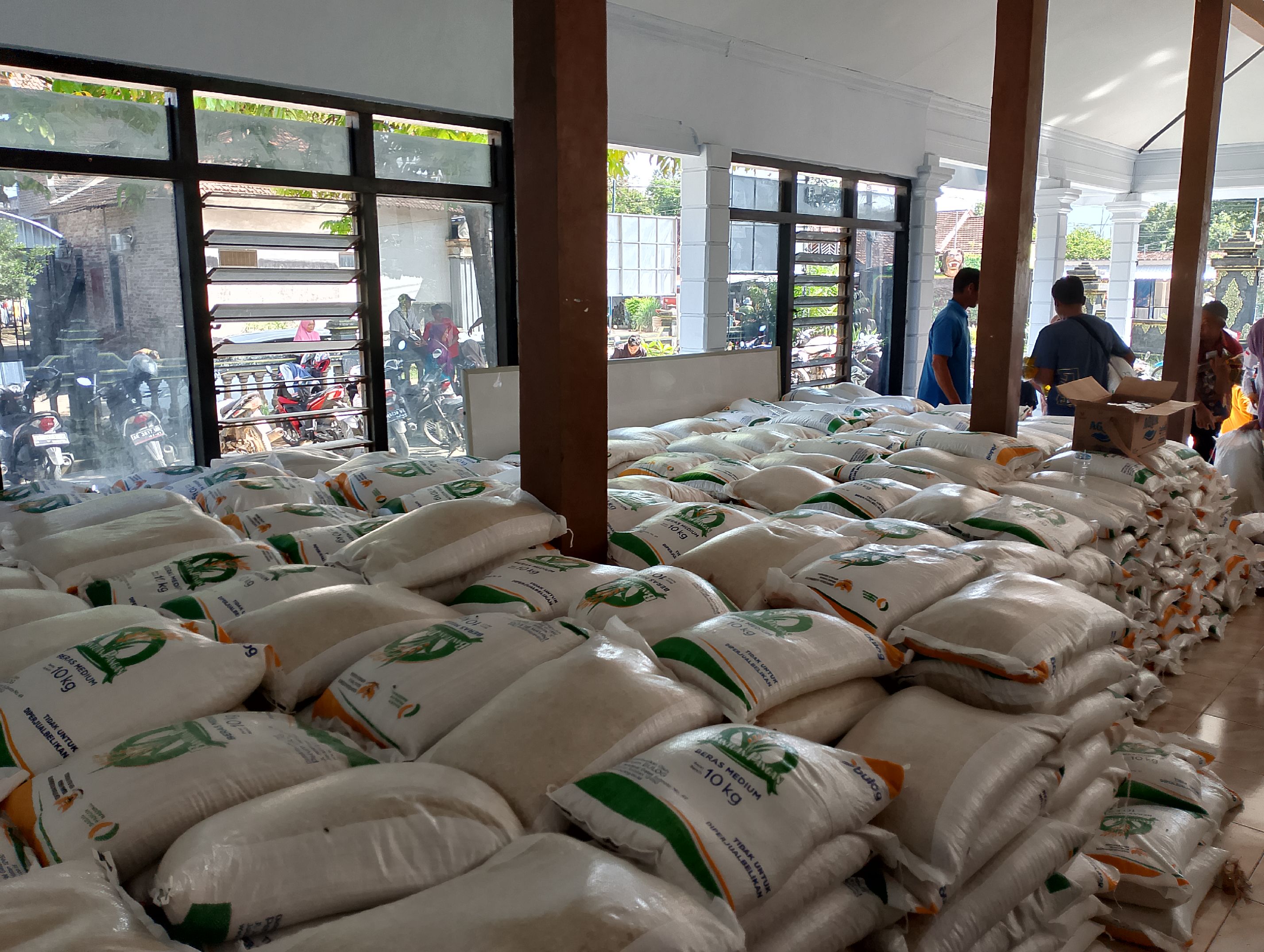 Pemerintah Desa Grogol Salurkan Bantuan Pangan kepada 841 KPM